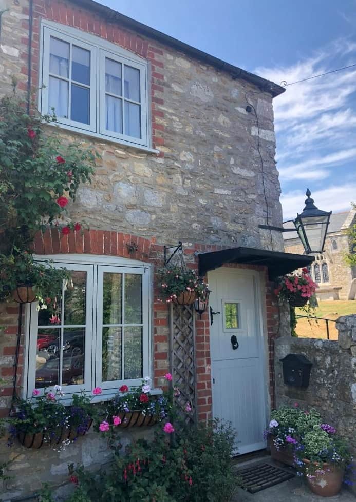 House with 2 windows and a door